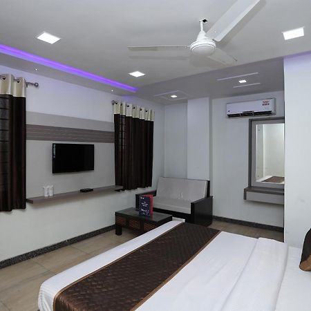 Oyo Hotel Vaishnavi Heritage Inn Агра Екстериор снимка