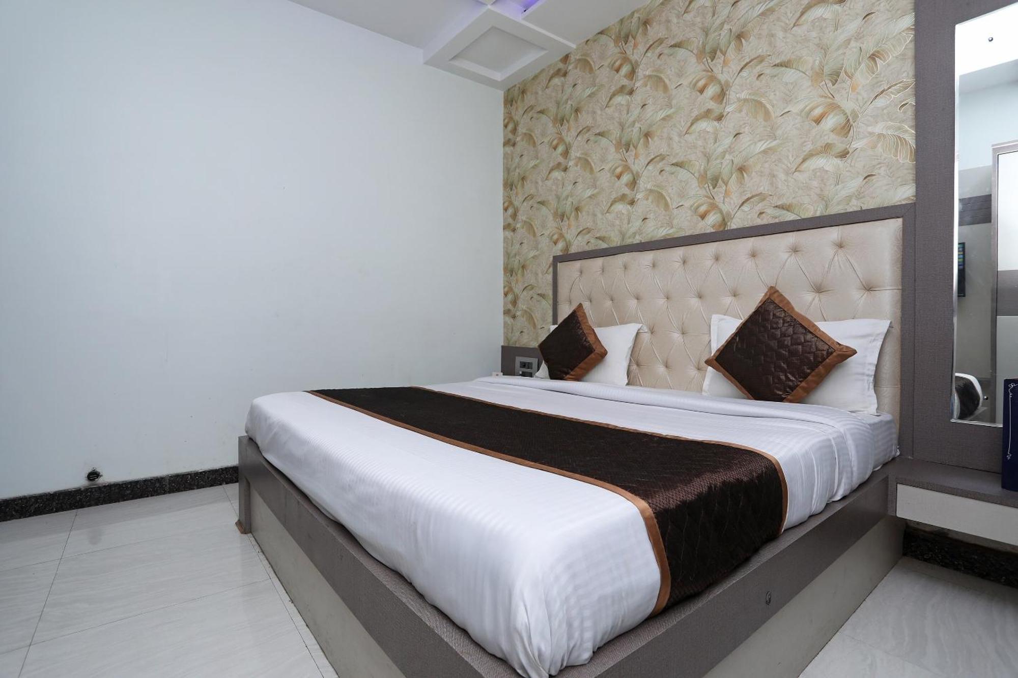 Oyo Hotel Vaishnavi Heritage Inn Агра Екстериор снимка