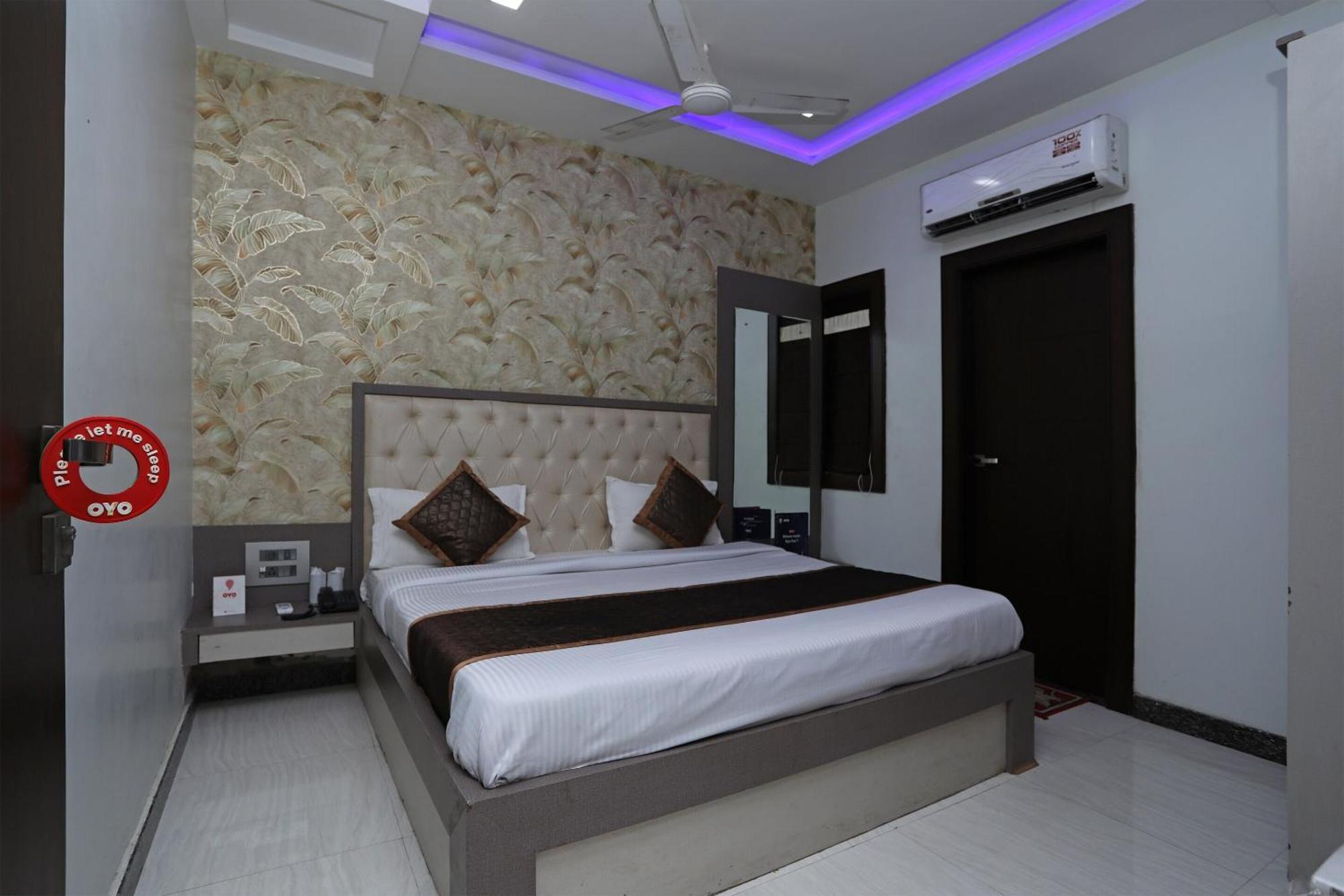 Oyo Hotel Vaishnavi Heritage Inn Агра Екстериор снимка